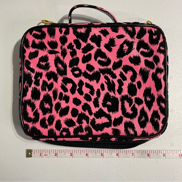 Trina Turk: Zippered Makeup Case With Removable Inserts + Brush Dividers - Picture 1 of 9